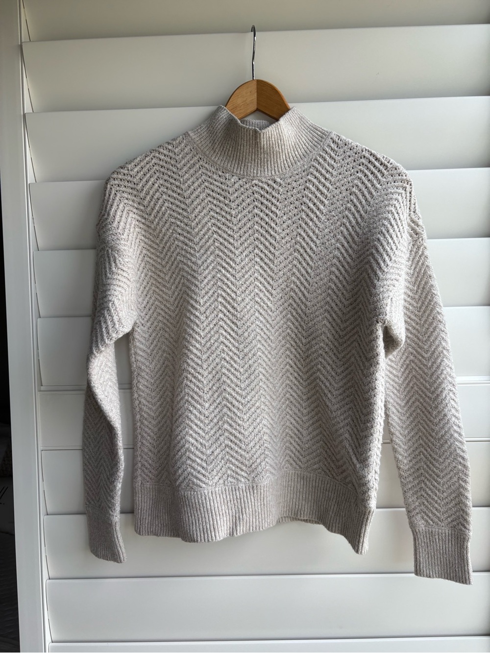 Evereve Women's Chevron Knit Turtleneck Sweater in Light Beige